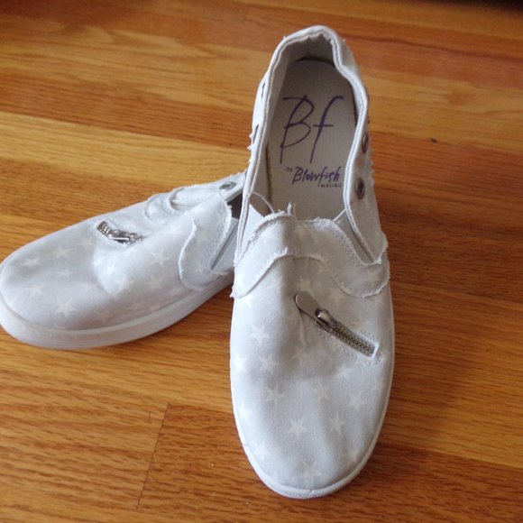 BF by Blowfish Fariachi gray star flats zippers 7 1/2 M Excellent condition - Picture 1 of 7